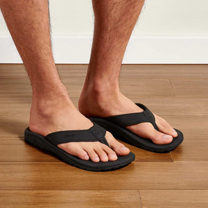 Olukai Mens Ohana Leather Waterproof Flip Flop Sandal  Black